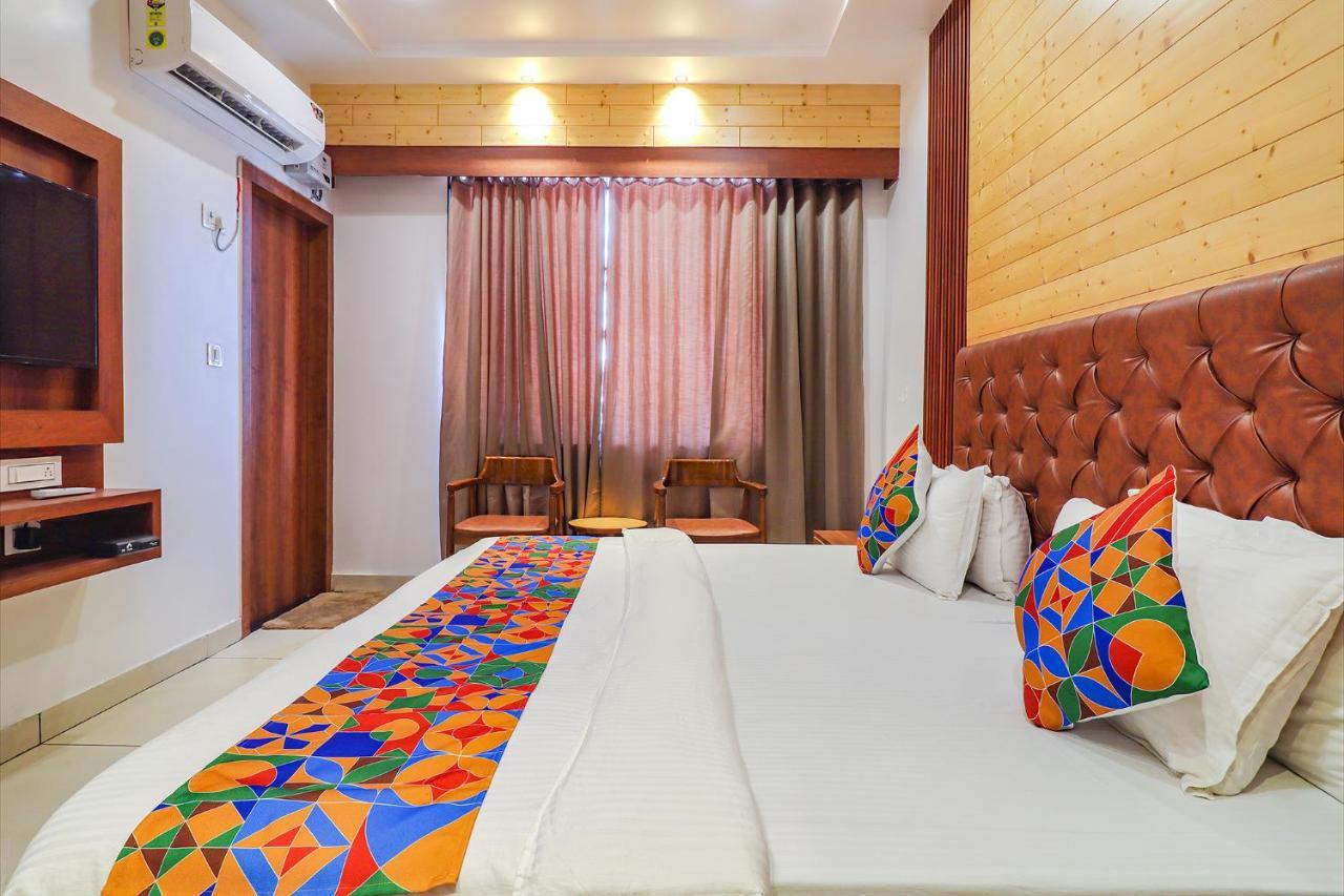 Fabhotel Grand Arya Патна Екстериор снимка