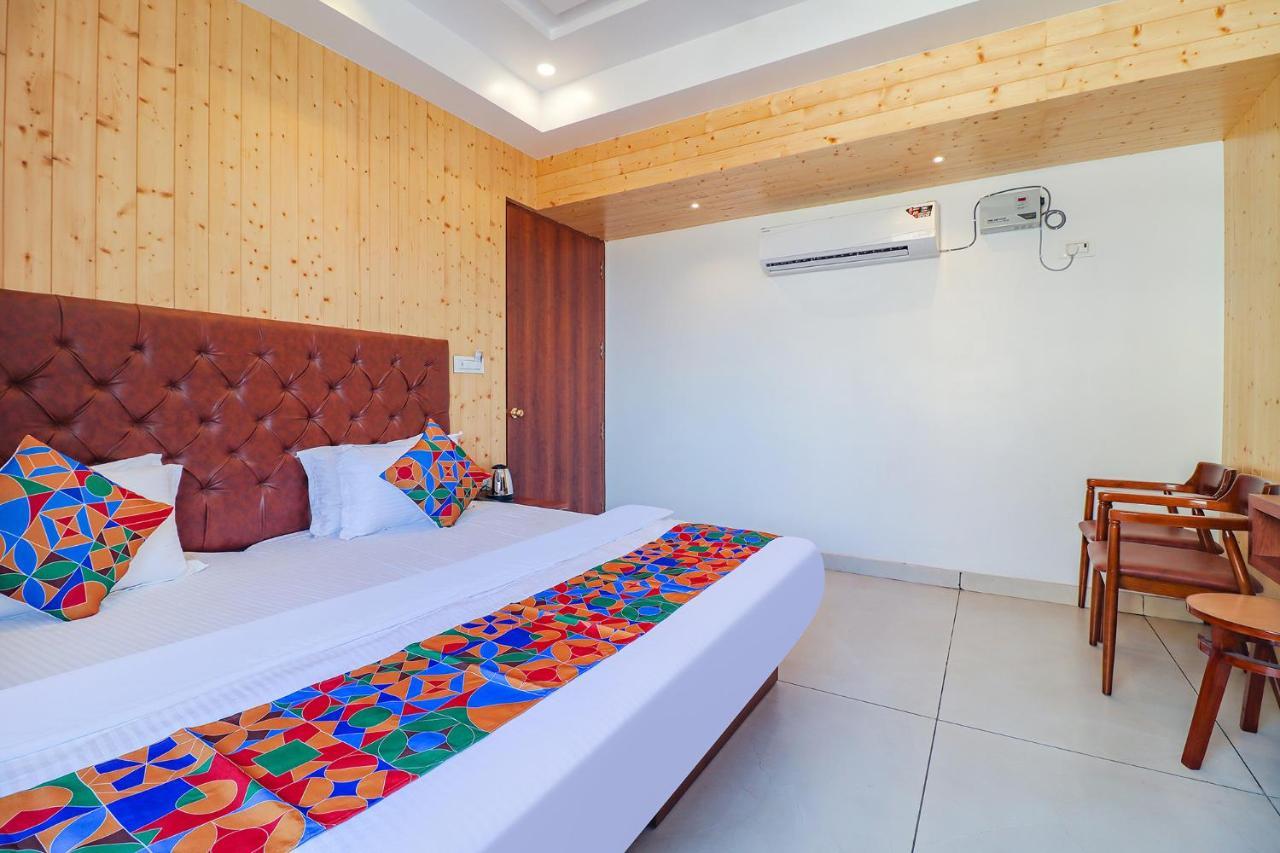 Fabhotel Grand Arya Патна Екстериор снимка
