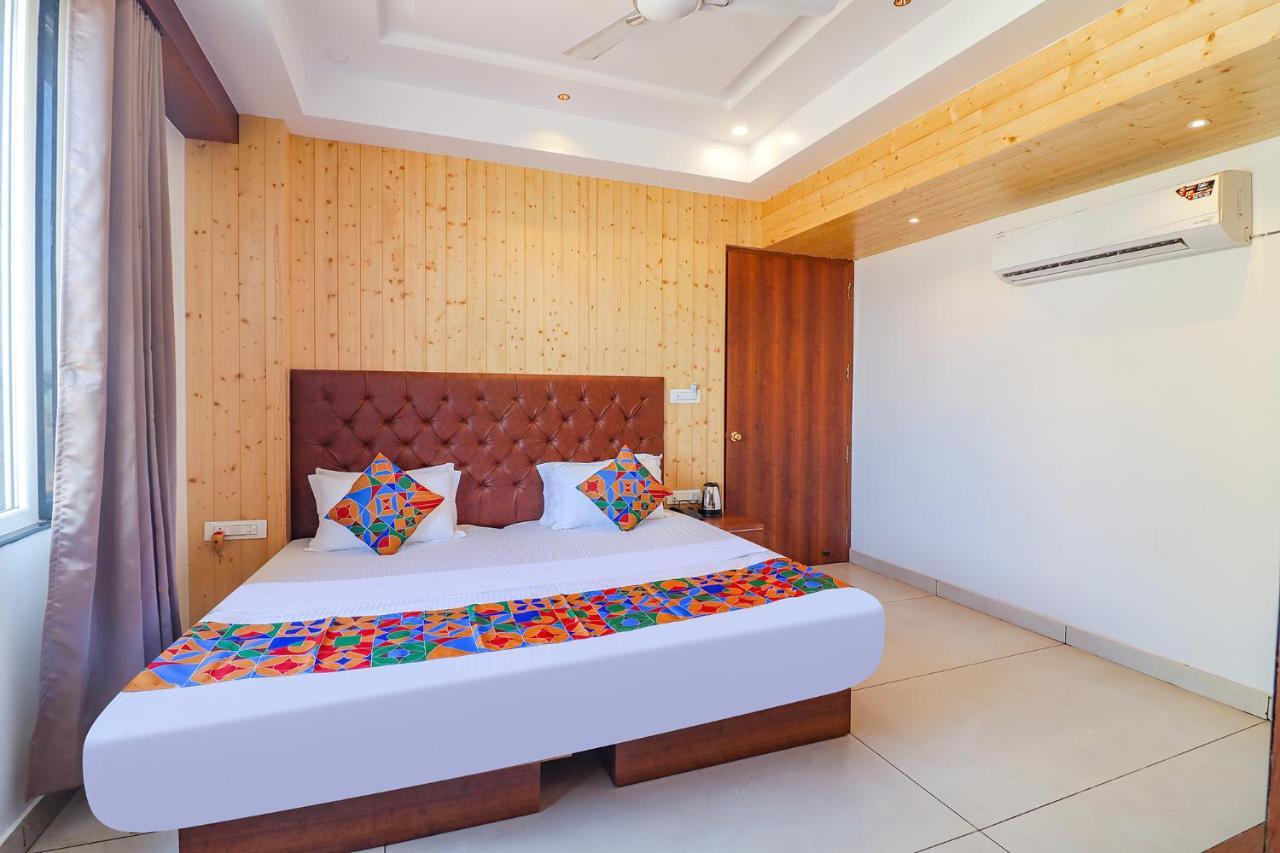 Fabhotel Grand Arya Патна Екстериор снимка
