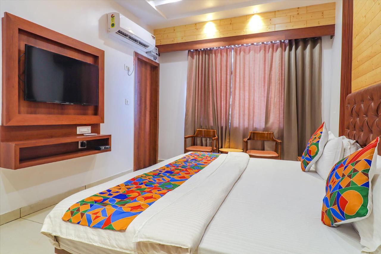 Fabhotel Grand Arya Патна Екстериор снимка
