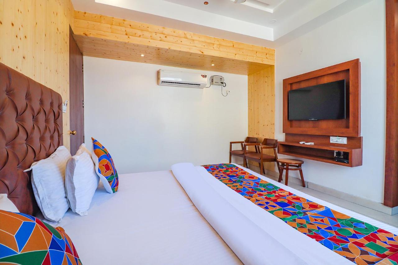 Fabhotel Grand Arya Патна Екстериор снимка
